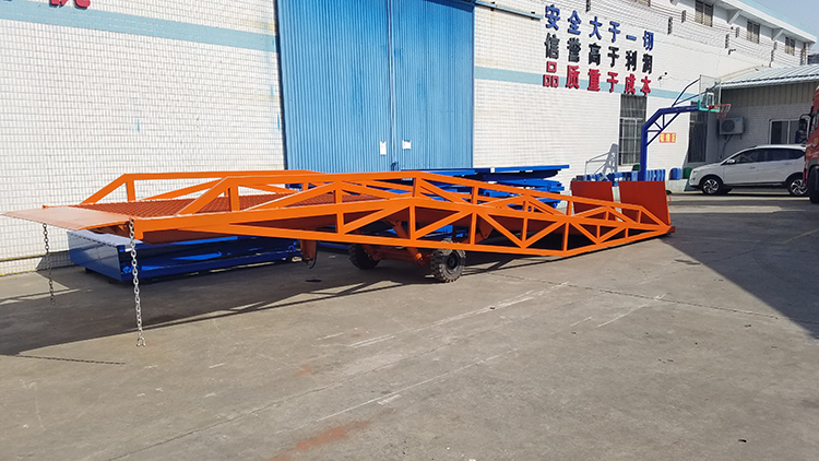 液壓移動(dòng)式登車(chē)橋